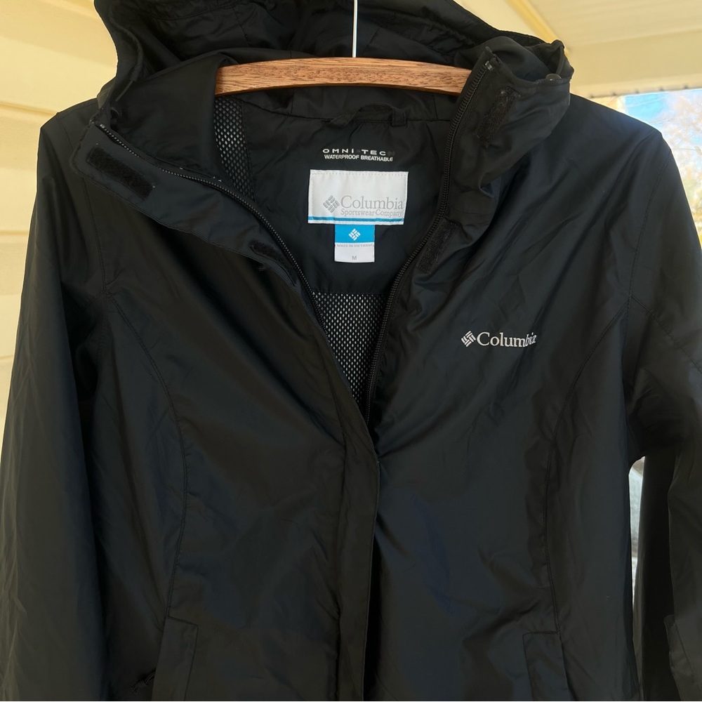 Women’s Columbia Omni Tech Arcadia II Rain Proof Jacket with hood medium - Picture 3 of 4